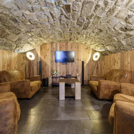 De La Vallee Des Lacs - Jacuzzi Garage Prive Apartment